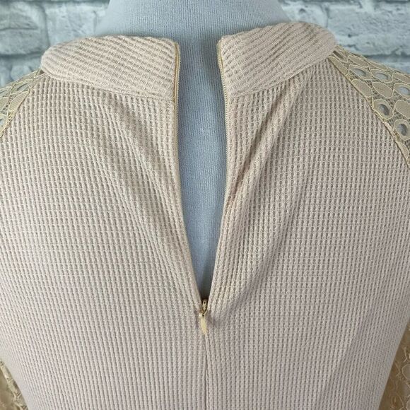 Miholl Women M mock neck waffle texture lace sleeve blouse w/zipper back closure - Picture 6 of 10